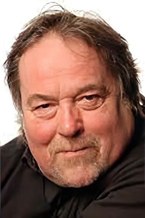 Calum MacColl ha trabajado con John Faulkner en 1 ocasiones