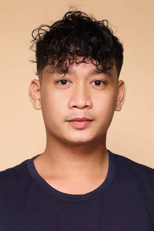 John Knox Vill interpretando a Miko