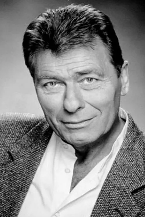 John Levene interpretando a Ernie