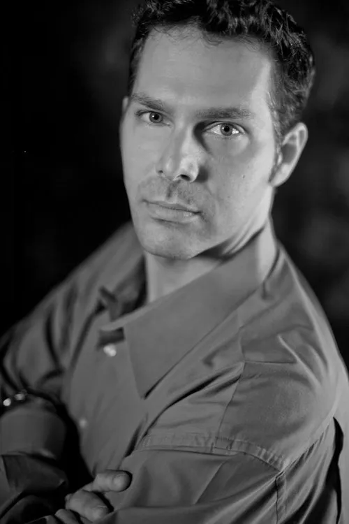 Wes Frazier ha trabajado con John Lewis Puff en 1 ocasiones