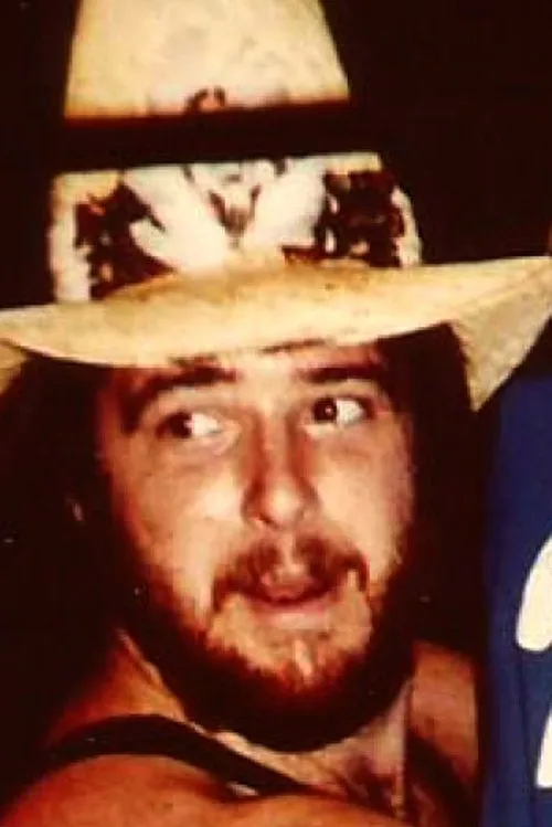 John Lusk interpretando a Johnny Mantell