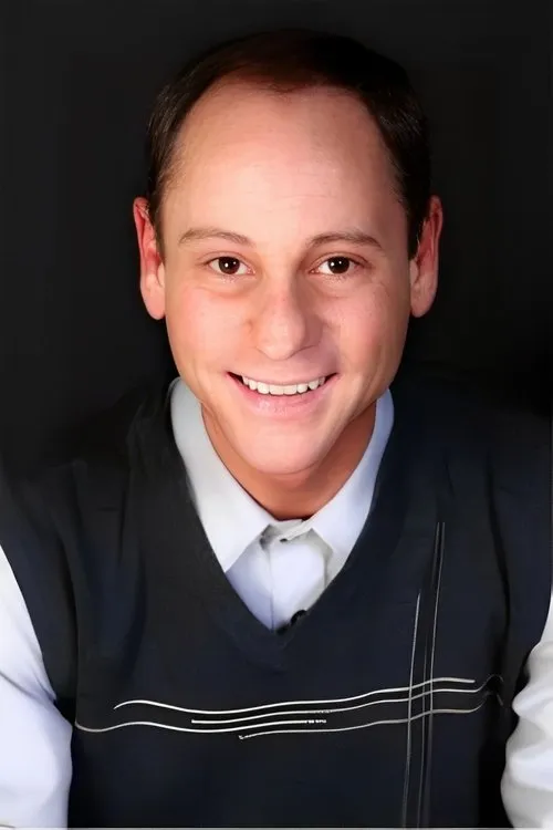 Misty Rosas ha trabajado con John Munro Cameron en 2 ocasiones