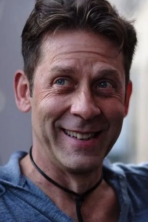 John P. Arnold interpretando a Campaign Manager