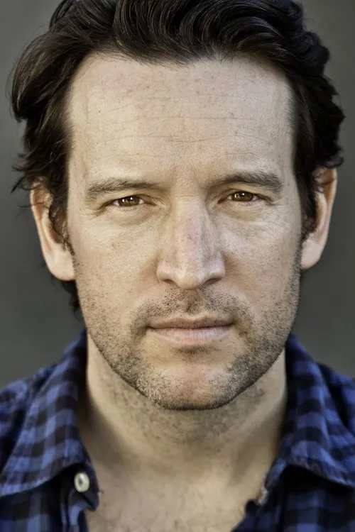 John Pollono interpretando a Frank Romanowski