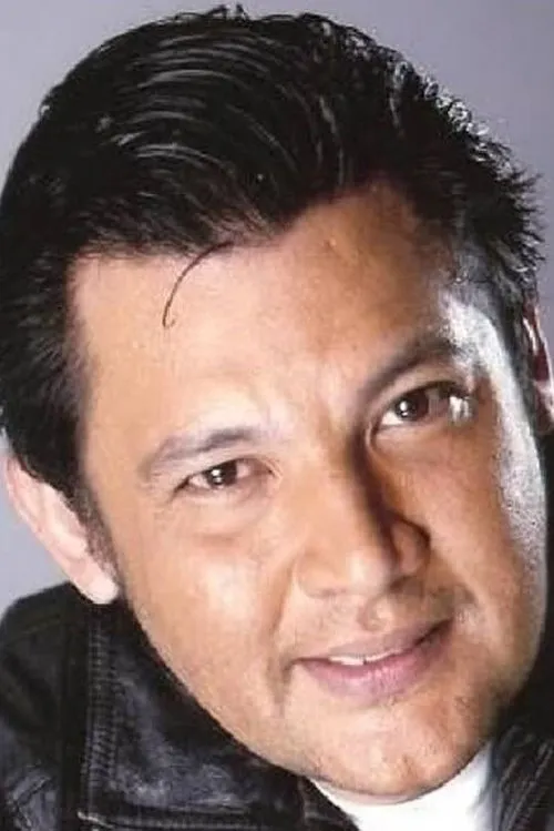 John Regala interpretando a Elmo