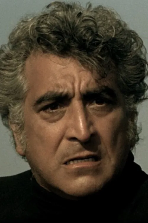 John Rico interpretando a Captain