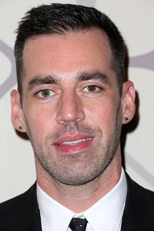 Bradley Gibson ha trabajado con John Roberts en 1 ocasiones