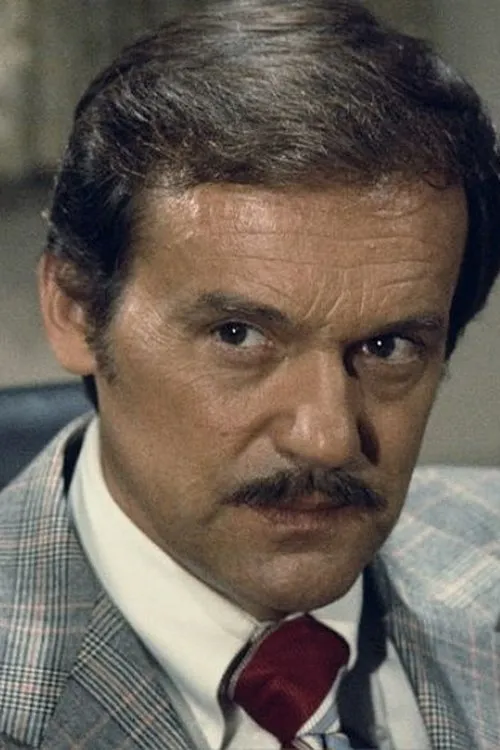 John S. Ragin interpretando a Walter Cramer