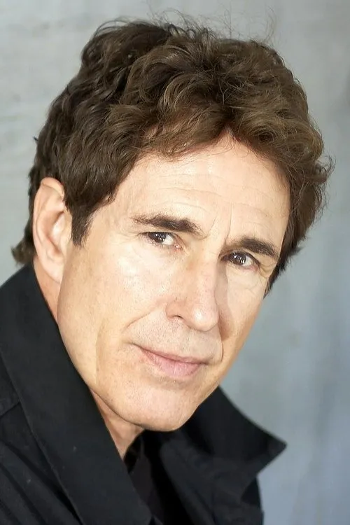 John Shea interpretando a Emory Cole