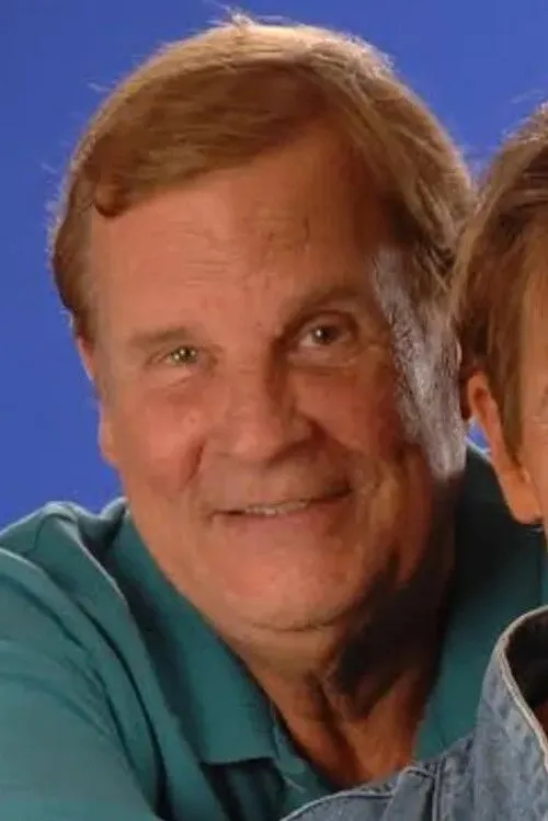 John Travis interpretando a Self (voice) (as Jim Hodges)