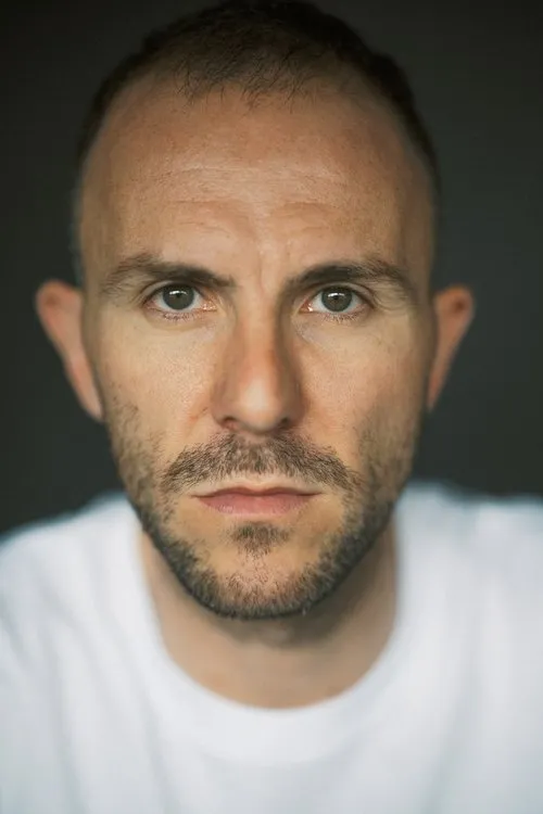 Anthony Quinlan ha trabajado con John Tueart en 1 ocasiones