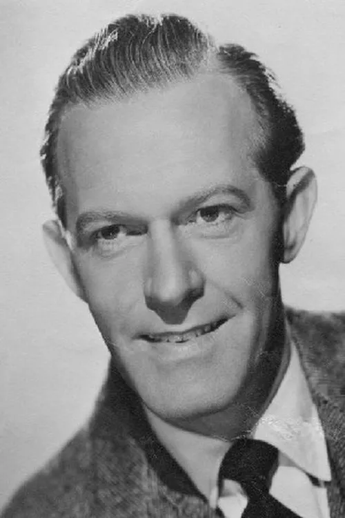 John Warwick interpretando a Shaw