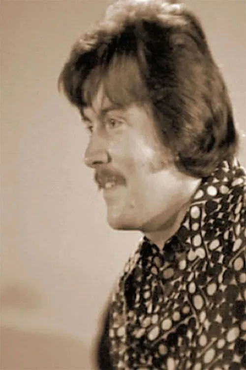 John Wilkinson interpretando a Self - Musician