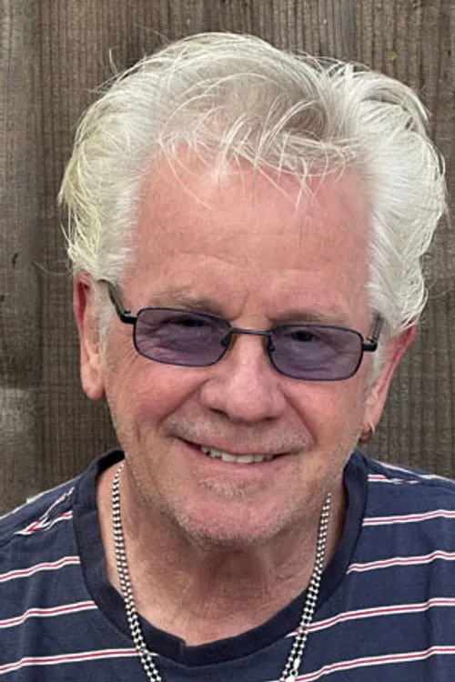 Huey Lewis ha trabajado con Johnny Colla en 4 ocasiones