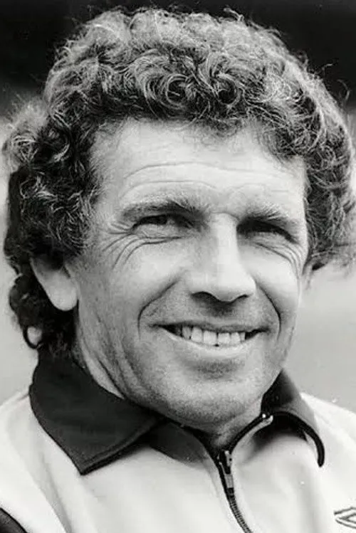Johnny Giles interpretando a Self