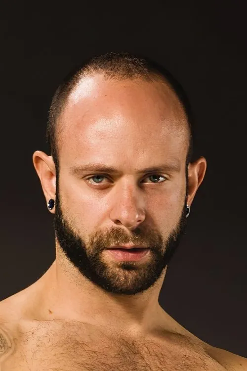 Johnny Gunn interpretando a 