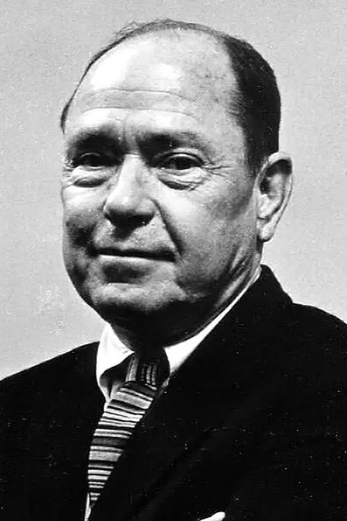 Johnny Mercer interpretando a Self (archive footage)