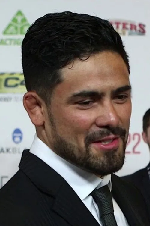 Johnny Nuñez interpretando a Self