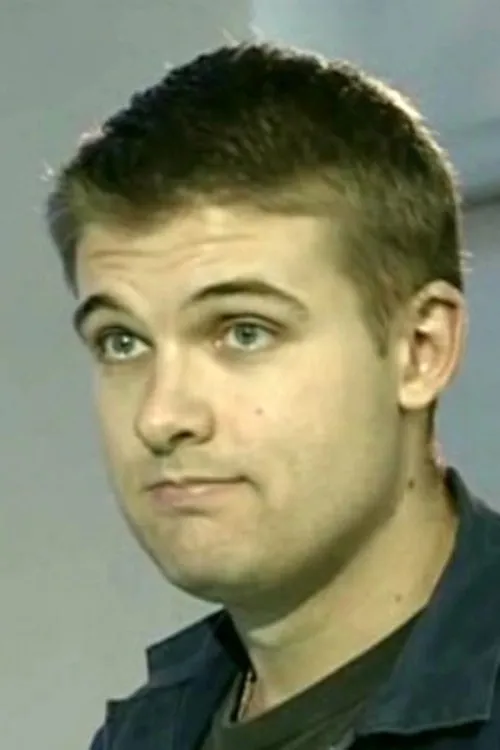 Johnny Slovak interpretando a (as Jon)