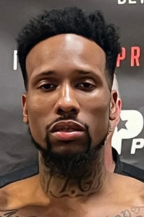 Johnny Spell interpretando a Self