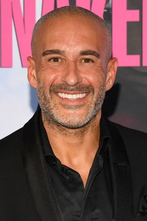 Ruairi Rhodes ha trabajado con Jon Anik en 1 ocasiones