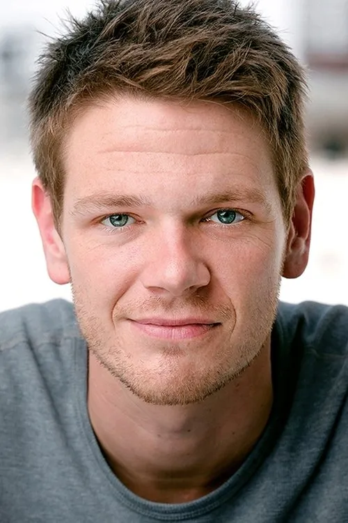 Jon Beavers interpretando a Craig