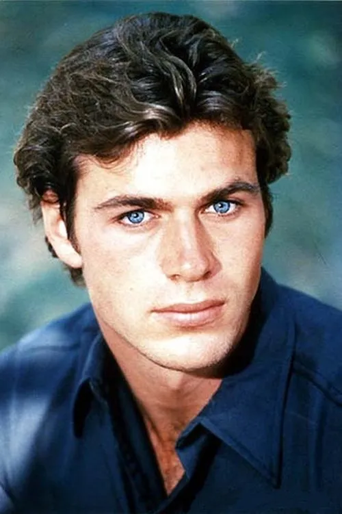 Jon-Erik Hexum interpretando a Tyler Burnett