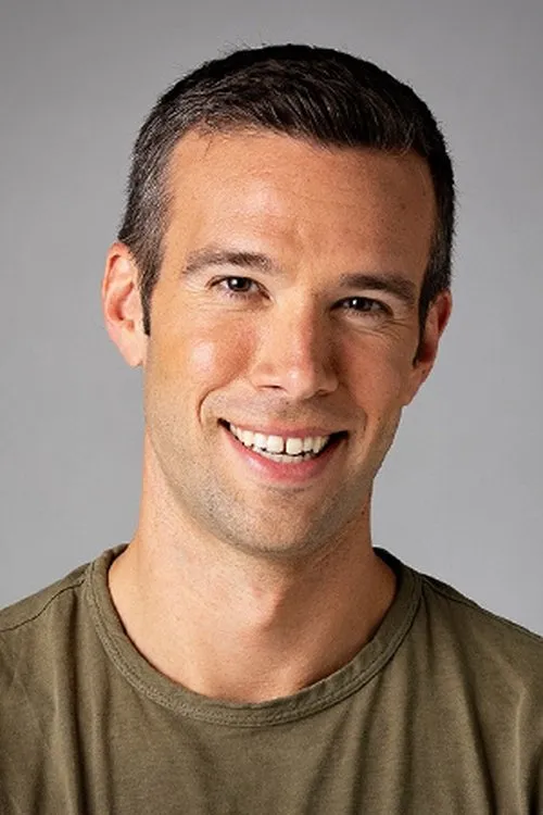 Jon Favreau — personaje: Self - Host