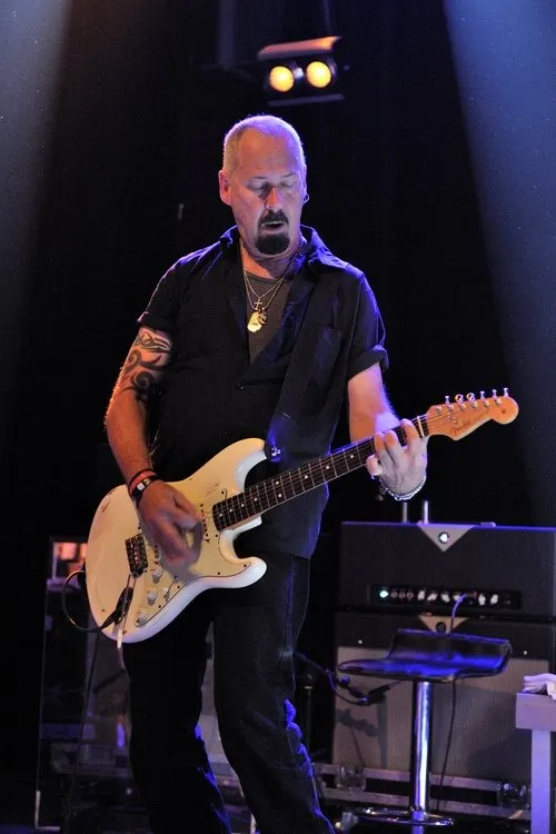 Sonny Landreth ha trabajado con Jon Nichols en 1 ocasiones