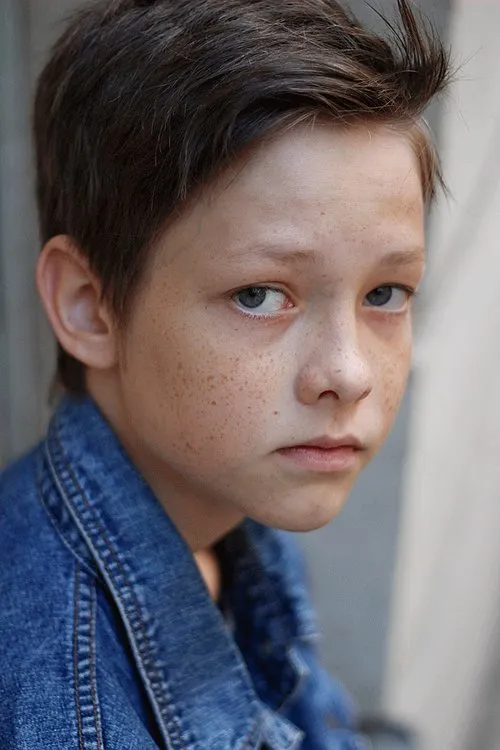 Jona Eisenblätter — personaje: Kyrill (young)