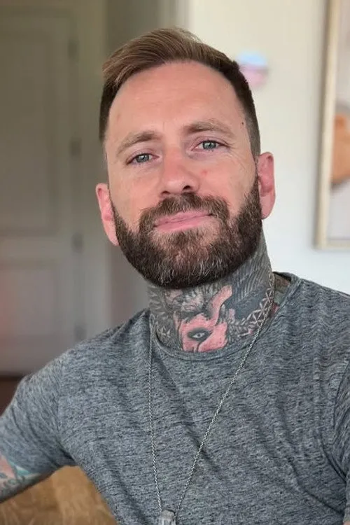 Matt Kean ha trabajado con Jona Weinhofen en 1 ocasiones