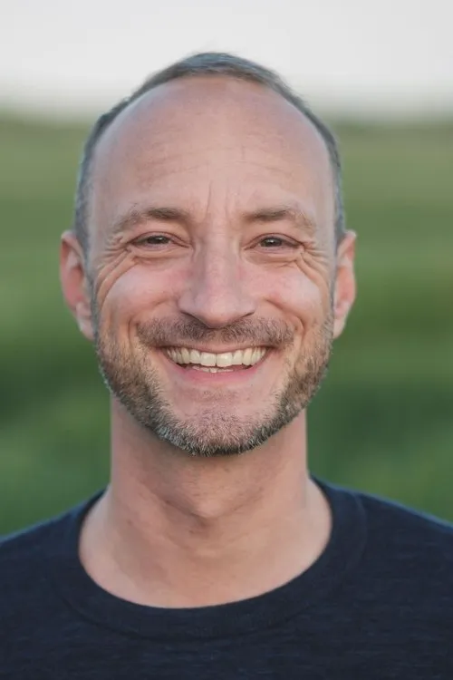 Jonas Liljeström interpretando a Sebastian Frevert