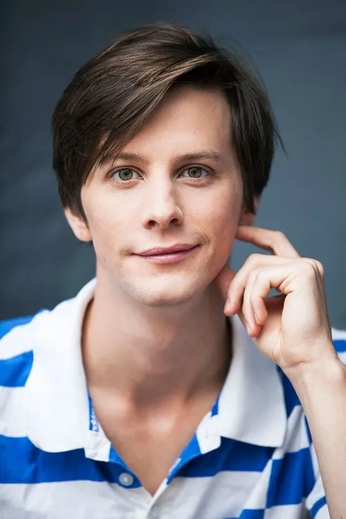 Jonathan Beck interpretando a Jonas Schrader / Son