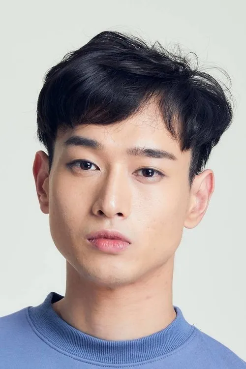 Jonathan Chi Chang Wei interpretando a Tai-te