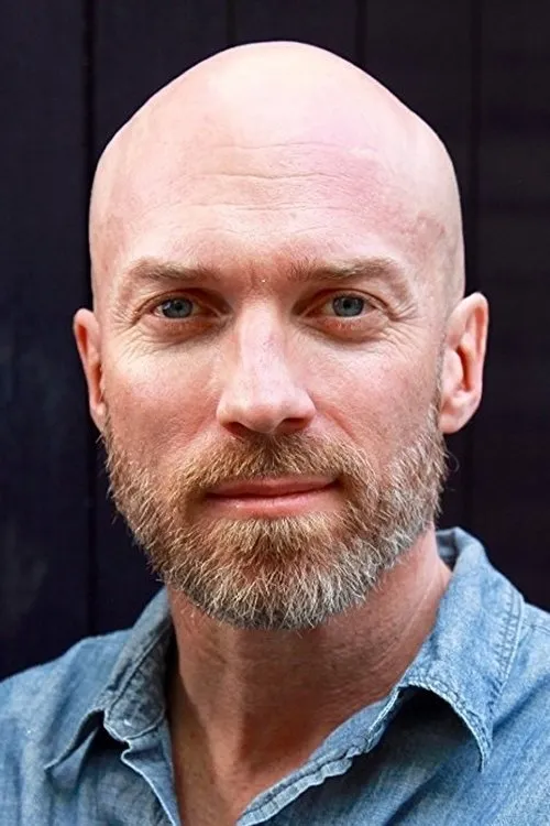 Jonathan Espolin-Johnson interpretando a Harald Ulvven