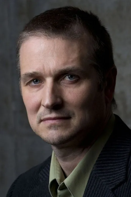 Jonathan Goad interpretando a Kent