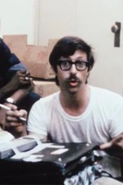 Jonathan Gordon interpretando a Self