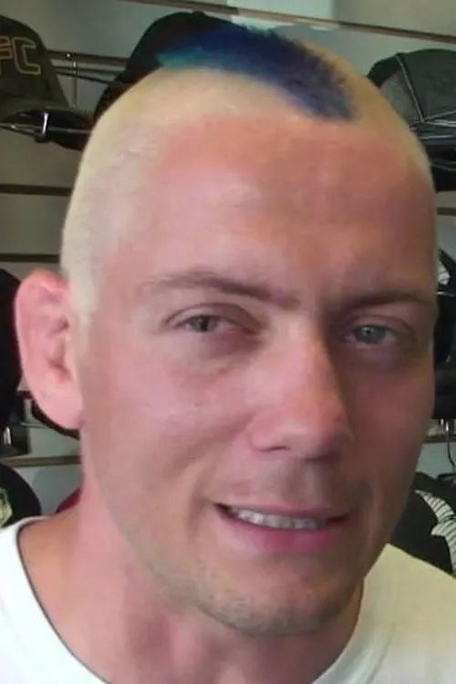 Jonathan Goulet interpretando a Self