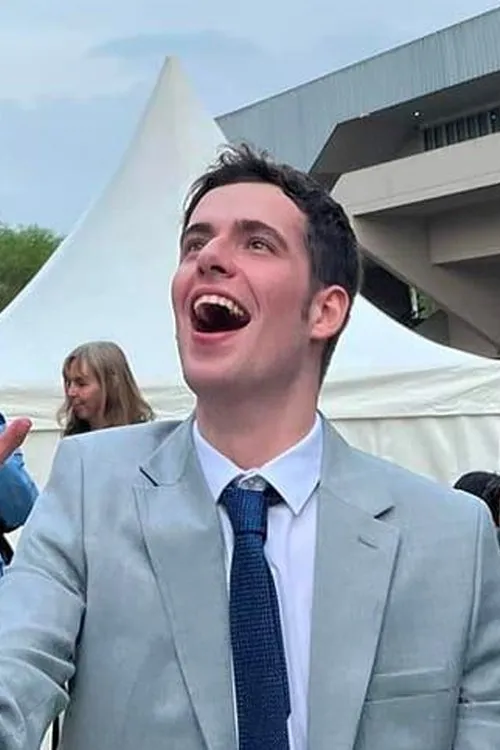 Manu Ausín ha trabajado con Jonathan Hughes en 1 ocasiones