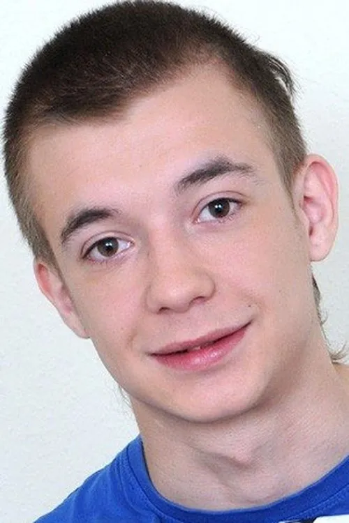 Jonathan Tago interpretando a 