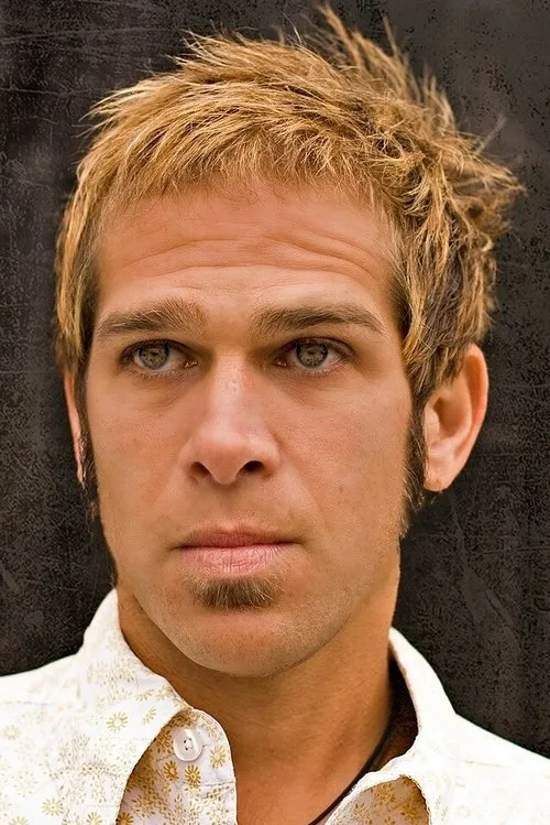 Jonathan Tiersten interpretando a Ricky