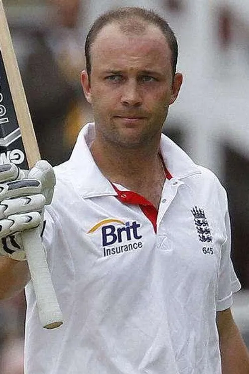 Jonathan Trott interpretando a Self