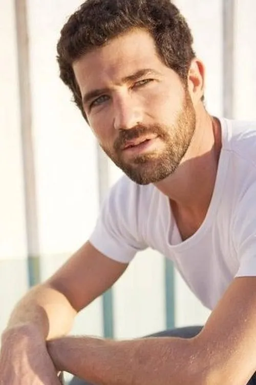 ???? ????????? ha trabajado con Jonathan Uziel en 1 ocasiones