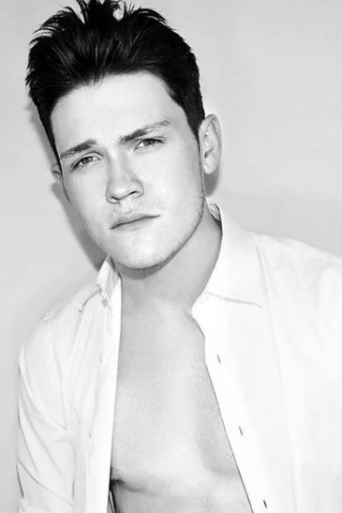 Jonathon McClendon interpretando a Christian Cantwell