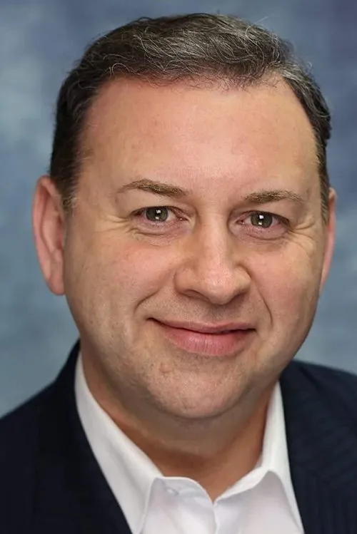 Jonathon Michaels interpretando a Armed Response Officer