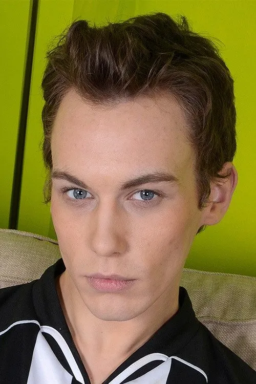 Jonny Castle interpretando a (archive footage)