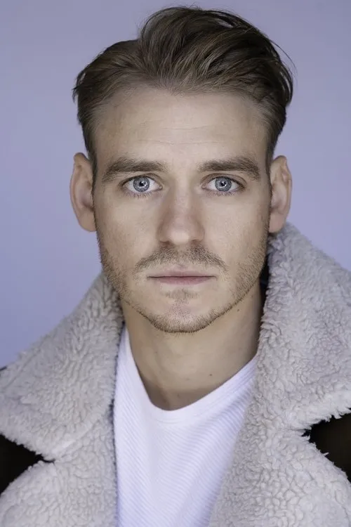 Jonny Fines interpretando a Johnny