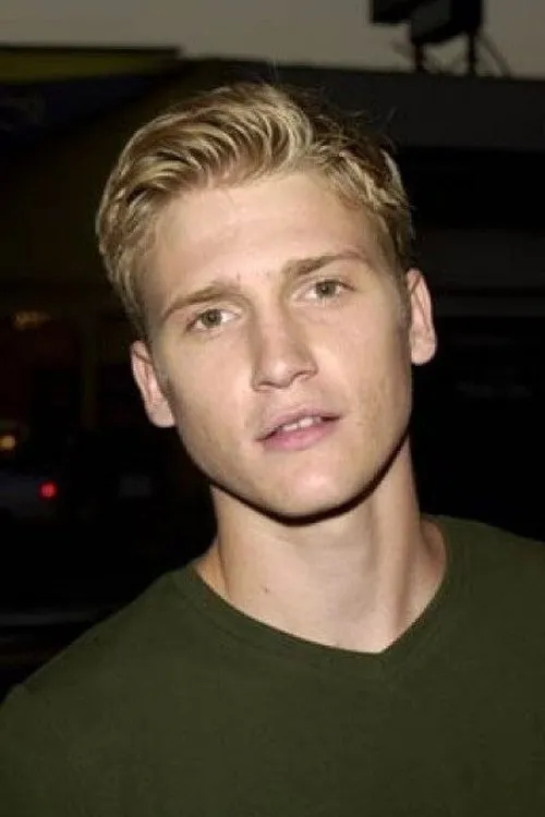 Jordan Brower interpretando a Duke