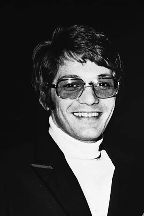 Jordan Christopher interpretando a Jonathan