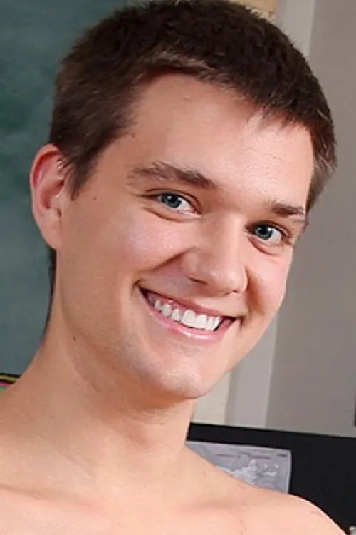 Jordan Dallas interpretando a